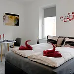 شقة Gemuetliches Mit Netflix, Nespresso Und Boxspringbett اوغسبورغ